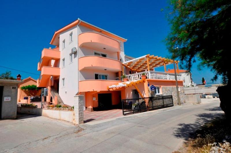 Marinovi Dvori Apartment Slatine Exterior photo